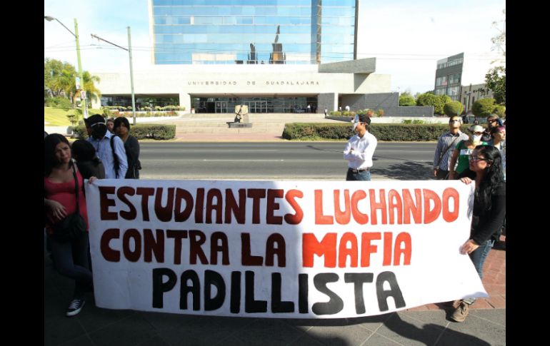 Los manifestantes también arremetieron contra la figura de Raúl Padilla López.  /