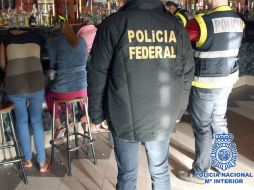 La policía española, en colaboración con su similar brasileña, desarticula una organización de explotación sexual de mujeres. EFE /