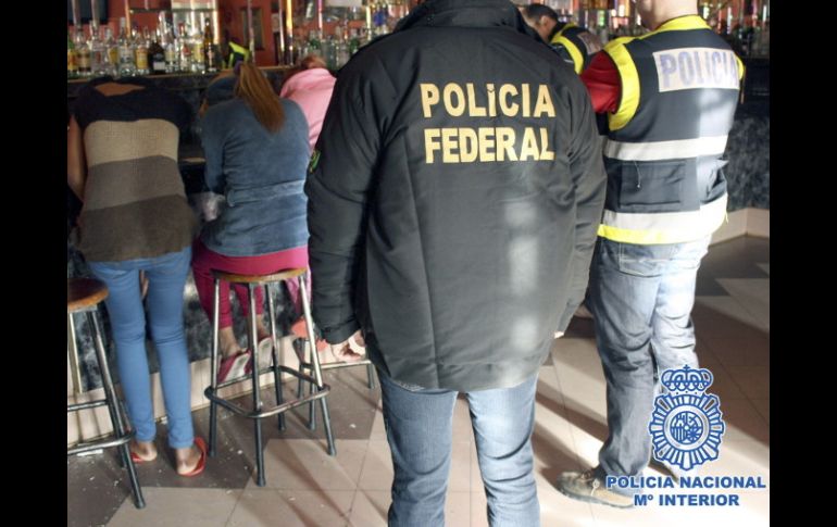 La policía española, en colaboración con su similar brasileña, desarticula una organización de explotación sexual de mujeres. EFE /