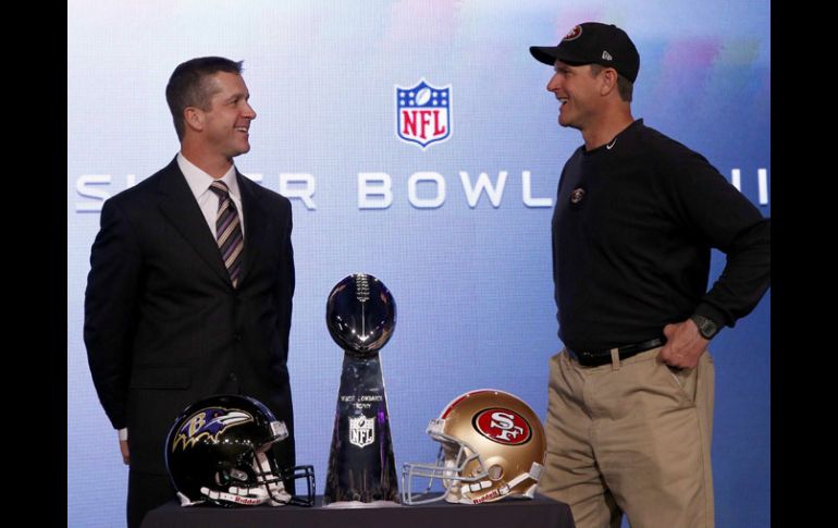 John y Jim Harbaugh son los primeros entrenadores en jefe, que siendo hermanos se enfrentan en un Super Bowl. REUTERS /