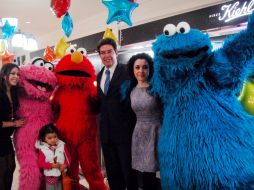 Algunos de los famosos personajes de Plaza Sésamo: ''Archibaldo'', ''Elmo'' y ''Lola''.  /