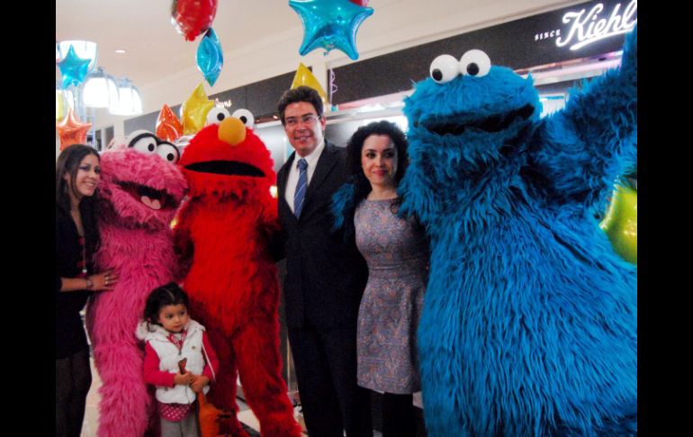 Algunos de los famosos personajes de Plaza Sésamo: ''Archibaldo'', ''Elmo'' y ''Lola''.  /