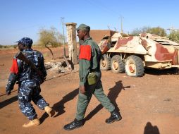 Soldados malineses recorren la zona de bombardeos AFP /