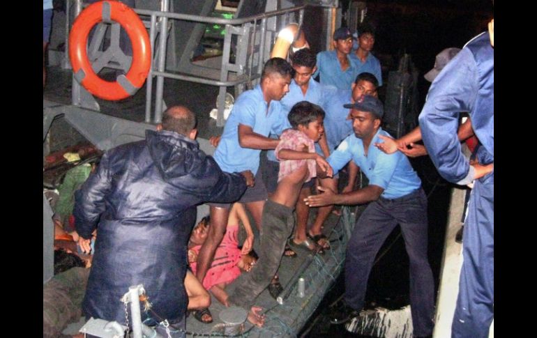 La marina de Sri Lanka durante el rescate. AFP /