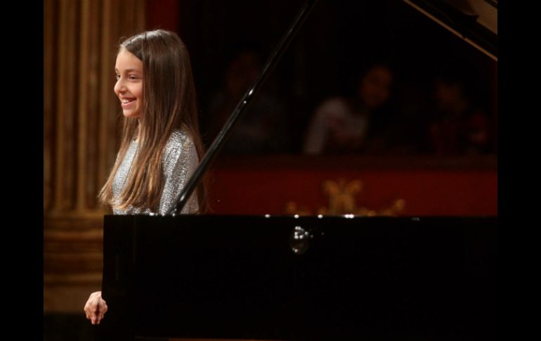 La pianista de 10 años brilló la tarde del domingo en el Teatro Degollado como su vestido plateado. EL INFORMADOR /