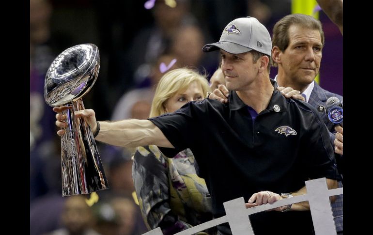 Un uso adecuado es ''Los Ravens saborean su victoria en el Super Bowl a pesar de que hubo momentos de tensión''. AP /