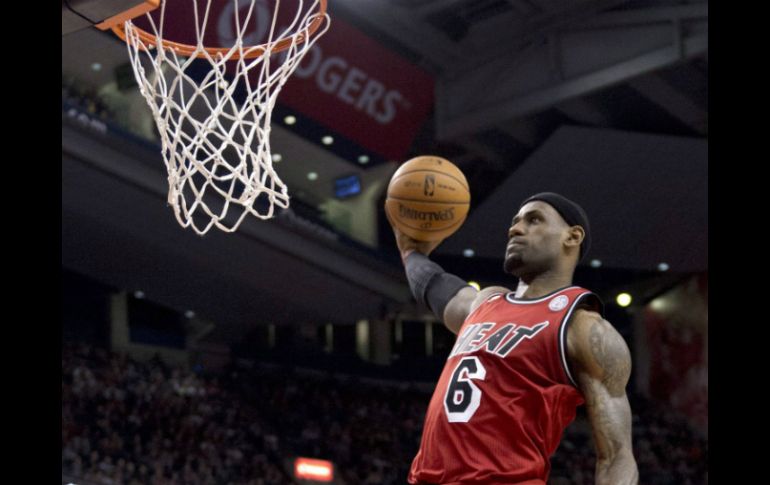 James se muestra imparable de cara al Juego de Estrellas. AP /