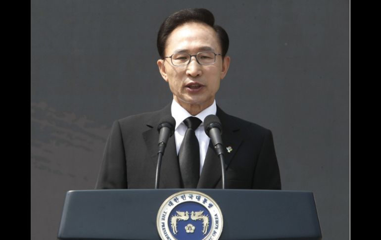 El presidente de Corea del Sur, Lee Myung Bak, señala que Corea del Norte parece estar tratando de producir ojivas nucleares. ARCHIVO /