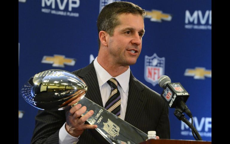 Un ejemplo podría ser ''John Harbaugh derrotó a su hermano y homólogo durante el Super Bowl''. EFE /