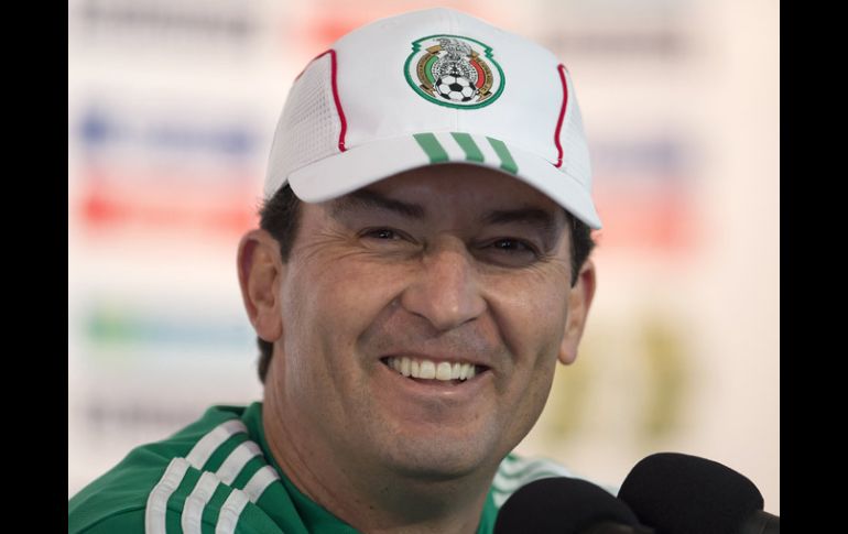 La sonrisa del técnico del Tri denota su confianza antes del compromiso ante Jamaica. MEXSPORT /