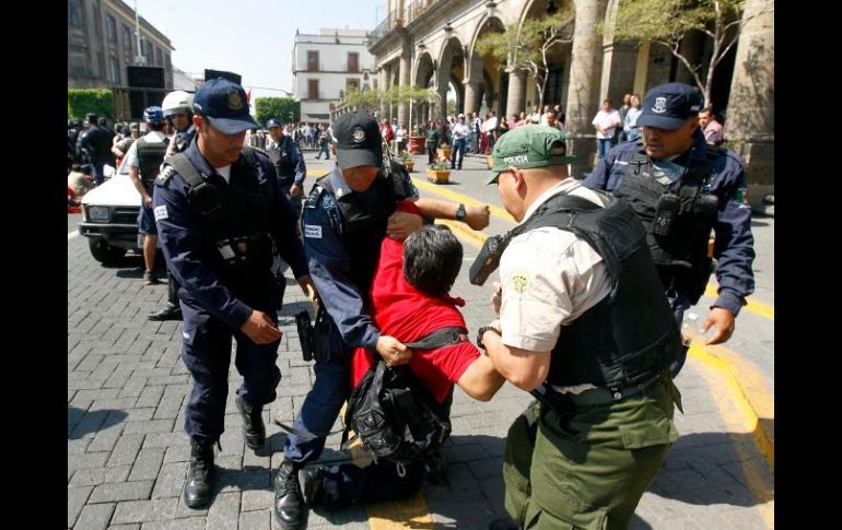 Los detenidos fueron presentados ante los Juzgados Municipales para determinar su situación jurídica.  /