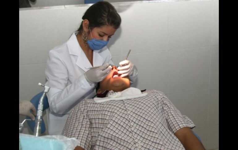 Las enfermedades bucales más comunes en Jalisco son la caries y la gingivitis. ARCHIVO /