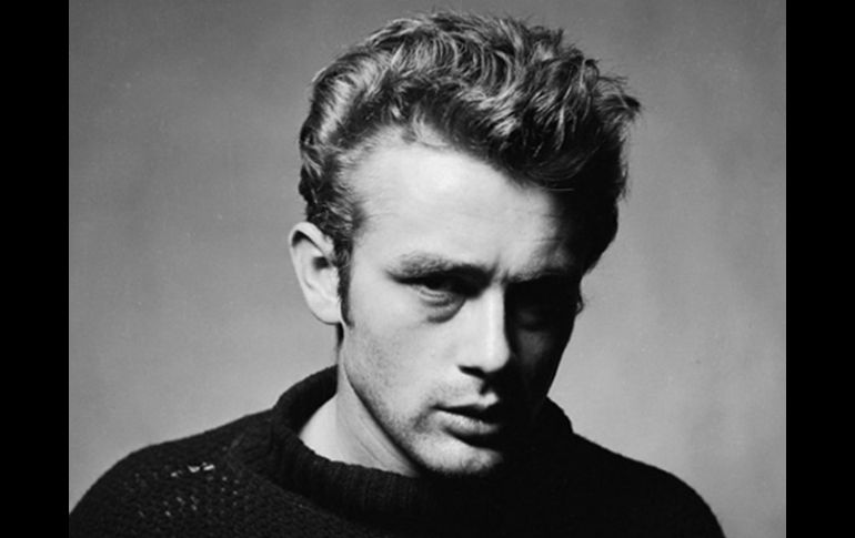 La historia analiza con ironía los mitos que se crearon en torno a Marilyn Monroe y James Dean (en imagen). ARCHIVO /