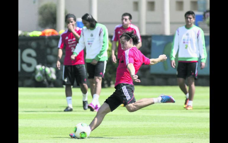 La Selección mexicana cuenta con la presencia del tapatío Andrés Guardado, quien seguramente ocupará la banda izquierda del Tri. EFE /