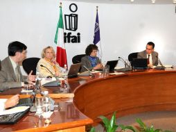 El PRD espera que el PAN avale la propuesta de la remoción de los comisionados del IFAI. ARCHIVO /