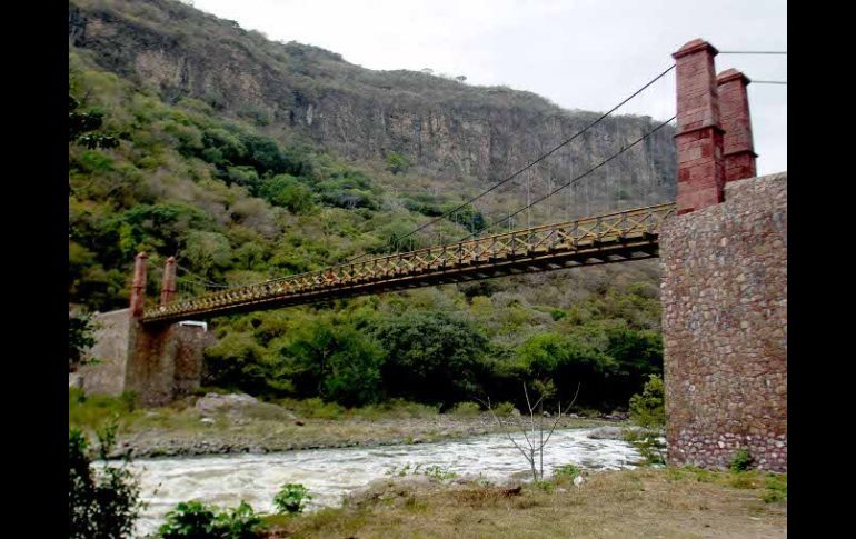 De inicio, la mejor posición que el INAH puedo haber tenido es que no se moviera el Puente de Arcediano, señala. ARCHIVO /