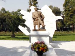 El 26 de enero fue retirada la estatua de Heydar Aliyev del Parque de la Amistad en Paseo de la Reforma. ARCHIVO /