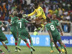 Los jugadores de Burkina Faso celebran su pase a la final luego de ganar la serie de penales ante Ghana. EFE /