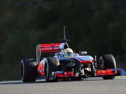 Sergio Pérez empieza a familiarizarse con el McLaren. AFP /