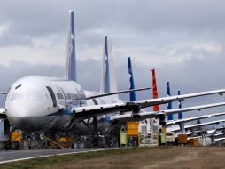 Un lote de Boeing 787 se mantiene sin volar luego de las fallas presentadas en las baterías del modelo. AP /