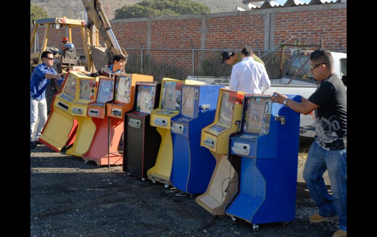 Las máquinas fueron destruidas en el corralón del Gobierno Municipal. ESPECIAL /