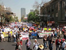 Integrantes del SME marcharon del Monumento a la Revolución a la sede de la Secretaría de Gobernación. NTX /