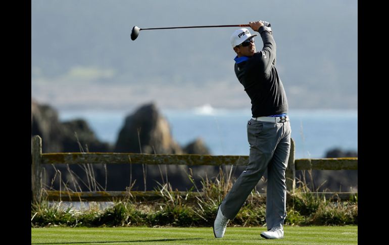 Hunter Mahan tomó el liderato del torneo en Pebble Beach. AP /