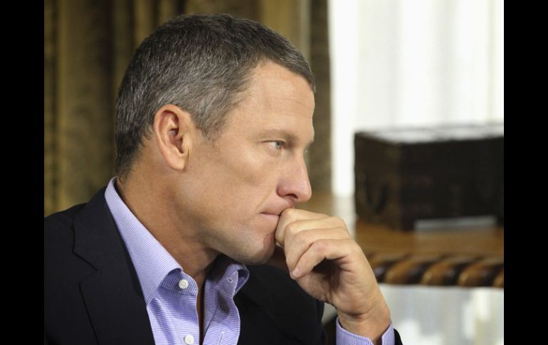 Lance Armstrong busca una salida digna de su dopaje. AP /