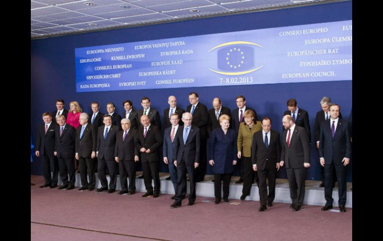 Fotografía de los asistentes a la cumbre de Jefes de Estado y de Gobierno de la UE. EFE /