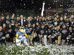 Jugadores de Yaquis de Obregón festejan la victroria de la Serie del Caribe 2013. AFP /