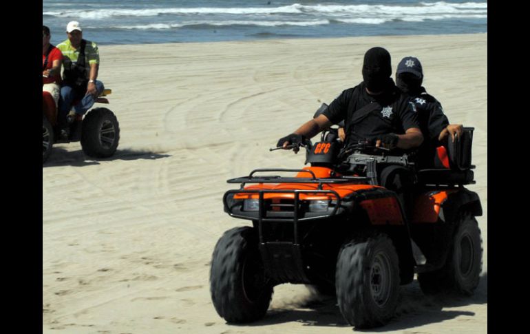 Se han instalado retenes de revisión así como recorridos en los alrededores de los bungalows donde fueron violadas las turistas. NTX /