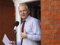 Julian Assange se refugia en la embajada de Ecuador en Londres en junio de 2012. ARCHIVO /