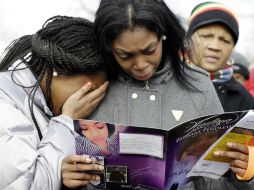 Familiares y amigos de la joven de 15 años asistieron a su funeral en la iglesia bautista Greater Harvest Missionary. AP /