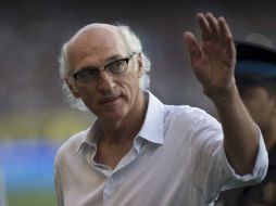 Carlos Bianchi saludo a los aficionados en el estadio de Boca Juniors. AP /