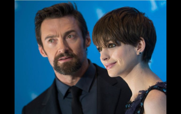 El dúo de ''Los Miserables'', Hugh Jackman y Anne Hathaway en el festival de Berlín presumieron su estilo y fotogenia.  /