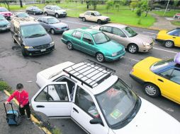 Una batalla difícil. La población estudiantil genera 80% del tráfico vehicular. EL INFORMADOR /