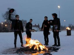 Fall Out Boy en el Comiskey Park, sitio original del disco Demolition Night, de 1979. ESPECIAL /