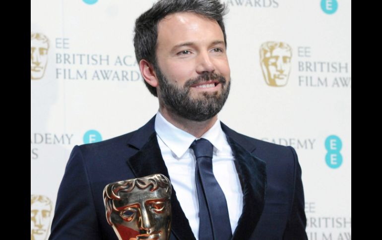 Ben Affleck disfruta de los galardones a la mejor película y al mejor director por la cinta ''Argo''. EFE /