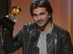 Juanes se llevó el galardón en la categoría de álbum pop latino por su disco acústico. AFP /