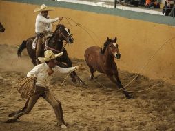 Acción de la charreada de este domingo en el lienzo de Charros de Jalisco.  /