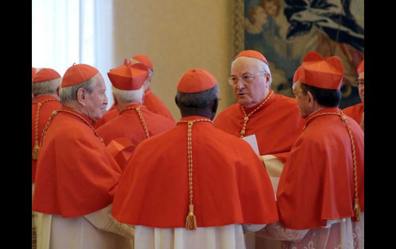 Varios cardenales participan en el Consistorio de cardenales en el Vaticano. EFE /