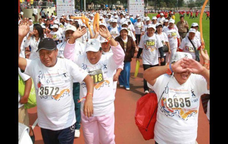 Los tres primeros lugares en carrera y caminata se llevarán premios. ARCHIVO /