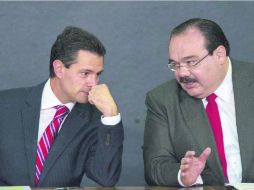 Hora de anuncios. Enrique Peña Nieto y el secretario de Desarrollo Agrario, Jorge Carlos Ramírez Marín. NTX /