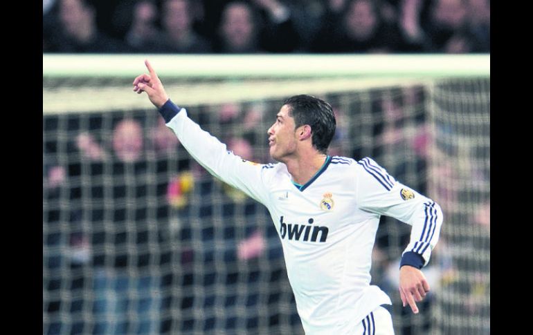 Cristiano Ronaldo llega “engrasadito” al partido de mañana contra los Red Devils, luego de anotar tres goles el sábado al Sevilla. AP /