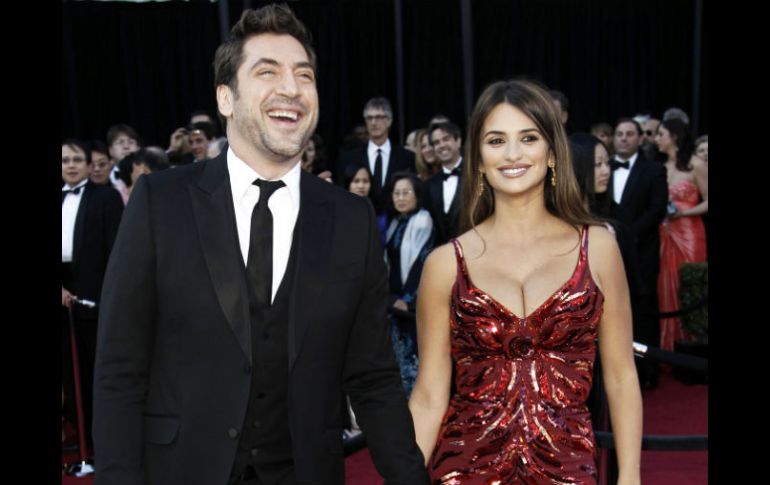 Un uso podría ser: Tras el anuncio del embarazo de Penélope Cruz, la pareja aun no dice si se trata de un niño o una niña. AP /