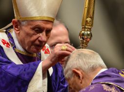 Benedicto XVI dio inicio a la Cuaresma con la celebración de su último Miércoles de Ceniza como Papa. AFP /