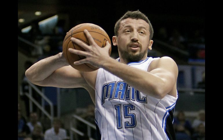 Hedo Turkoglu uso sustancias prohibidas y se perderá 20 juegos de la temporada. AFP /