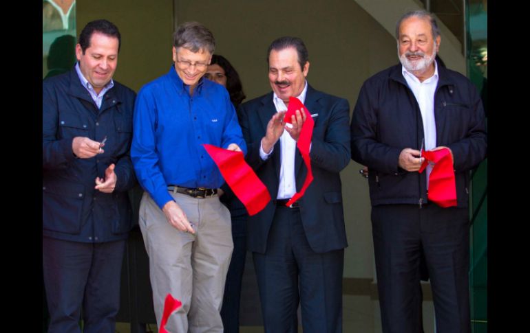 El magnáte de la computación, Bill Gates, y Carlos Slim inauguraron el complejo al lado de Eruviel Ávila. NTX /