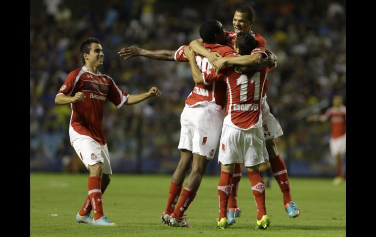 Los Diablos Rojos se repusieron de un penal fallado para terminar ganando el partido. AFP /