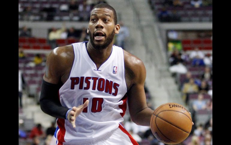 Greg Monroe se convierte en el líder al conseguir 16 puntos y 18 rebotes. AP /